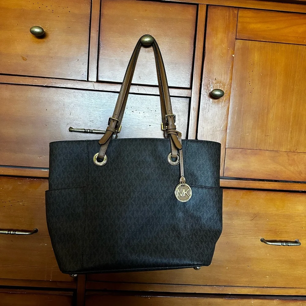 Michael Kors Jet Set Large Travel Shoulder Signature Tote - Picture 1 of 8